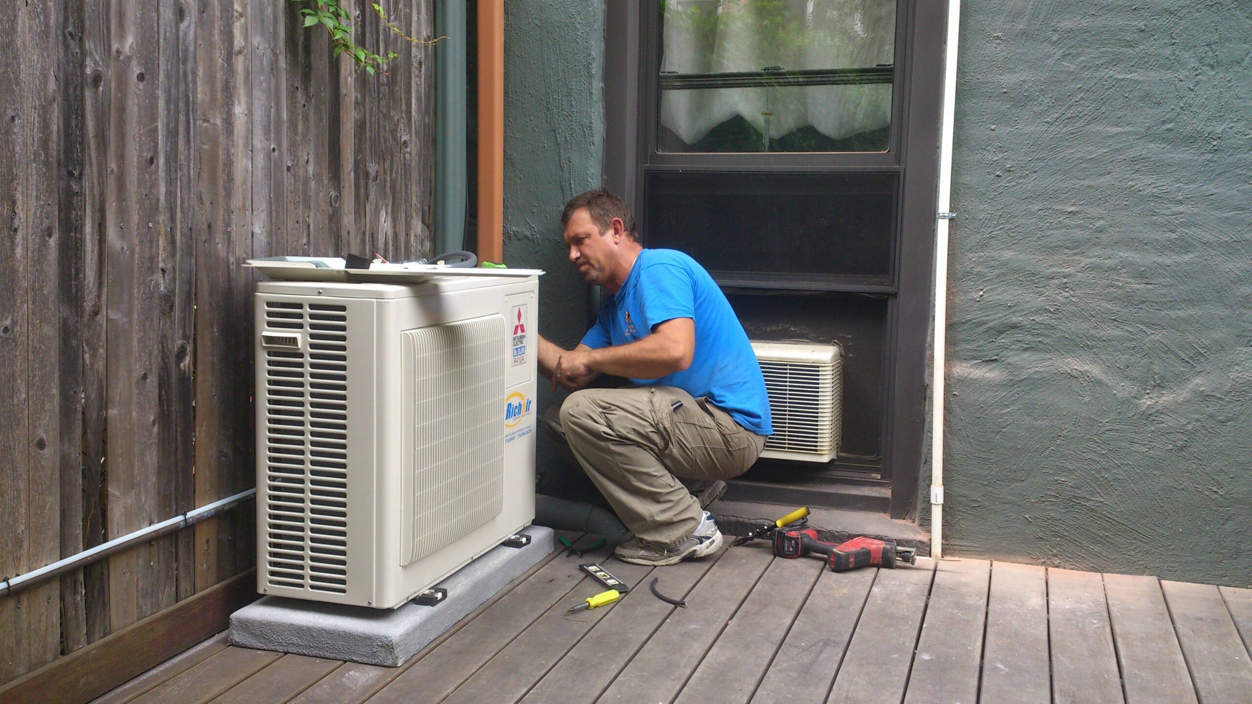 Choosing Between Daikin and Mitsubishi Ductless Systems in Biloxi 768f8dbe4212dbf2e85b14b55abfe372 scaled